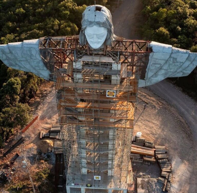 Letras vivas, , Cynthia Viteri, Cristo Protector